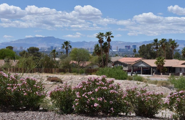 Brilliant Beverly Casita King Pools/gym($3)3miles