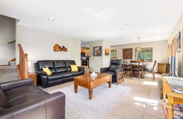 Bring Fido! Private Retreat with Hot Tub & Views