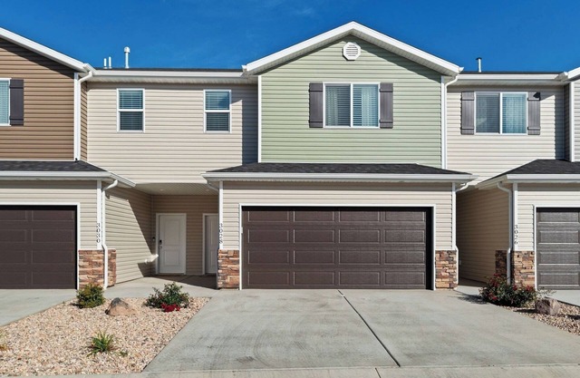 Bring the Whole family - 3 townhomes side by side!