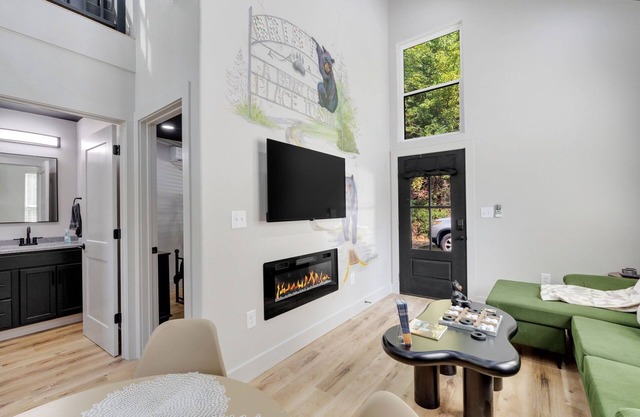 Bristol’s Mountain Side Oasis -NEW- Hot-tub- Privacy- Pet friendly - Location