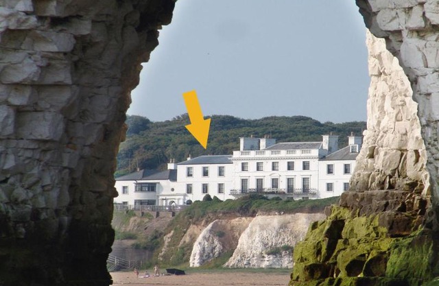 Broadstairs Beach Holiday Apartments, self-catering seafront stays at Kingsgate Bay, with parking space