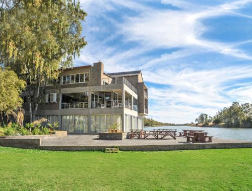 Broadwater River Estate
