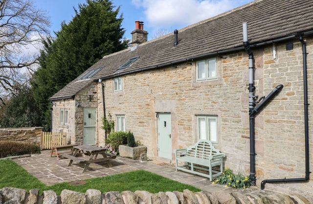 BROADWOOD FARM, pet friendly, with open fire in Hathersage