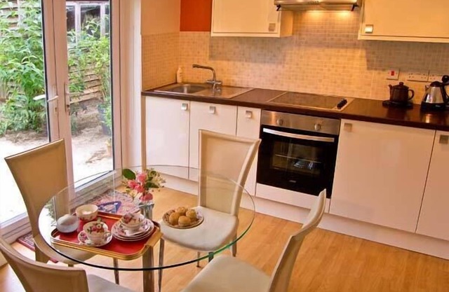 BROCK COTTAGE, with a garden in Beaulieu