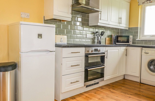 BROHEDDWCH, pet friendly, country holiday cottage in Boncath