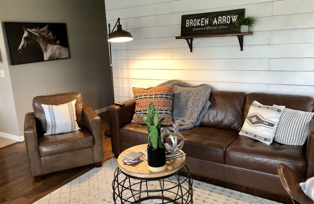 Broken Arrow's Best!- Pool table, fire pit, & more!