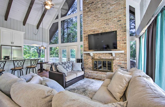 Brookeland Resort Cabin w/Golf + Lake Access