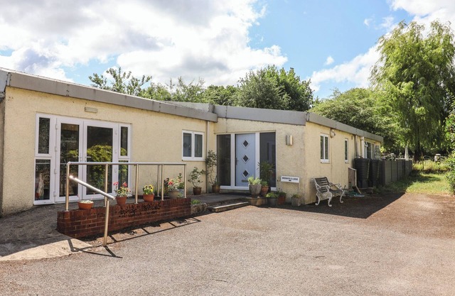 BROOKFIELD LODGE, pet friendly, country holiday cottage in Beaminster