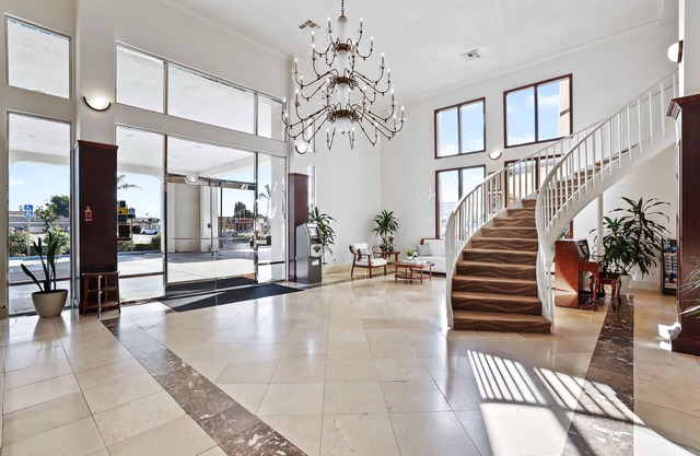 Brookhurst Plaza Inn