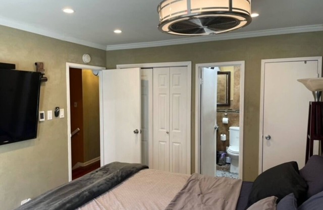 Brooklyn Private Room with Private Bathroom With Outdoor Space.