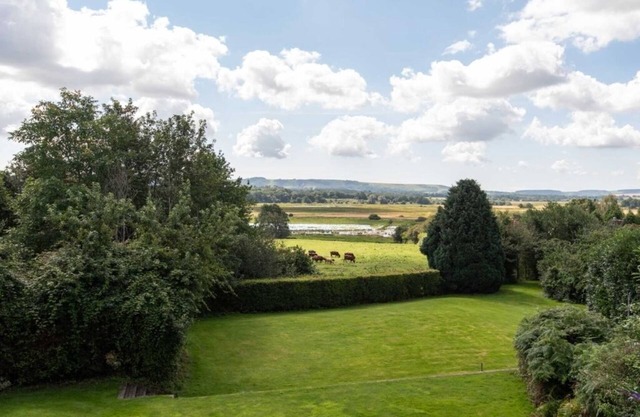 Brookside House with Hot Tub, Pulborough