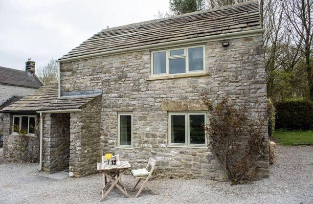 Brosterfield Cottage - sleeps 2 guests in 1 bedroom