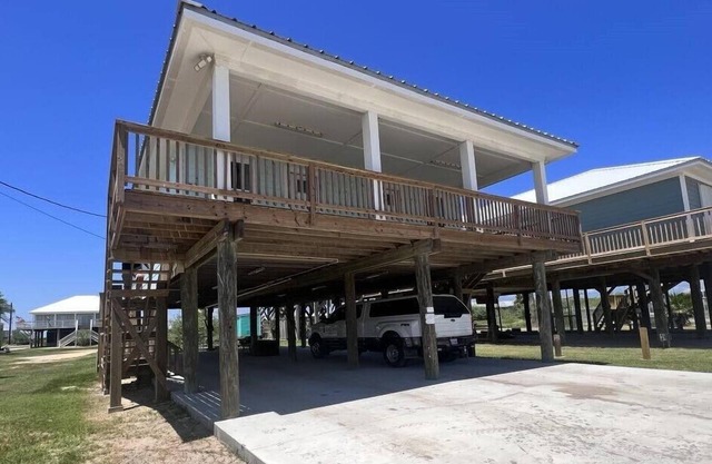 Broussard's Duplex A: Cozy 2BR getaway across from the beach in Grand Isle, LA.