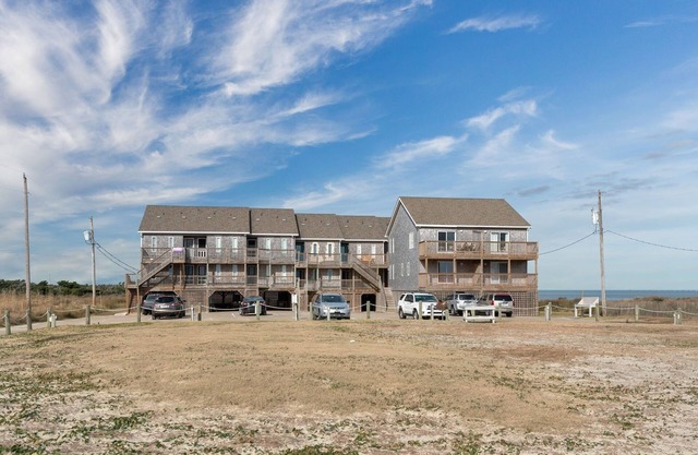 Brown Dog by the Sound Soundfront and Oceanview Retreat