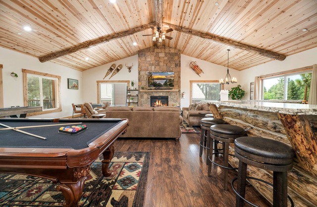 Brownie Bear Cabin W/Hot Tub, Walk to Snow Summit