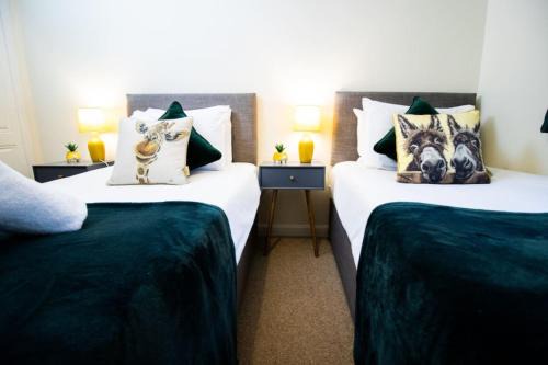 Brunel Apartment, Sleeps 4, 2 Bedrooms, Free parking, Long stay disc