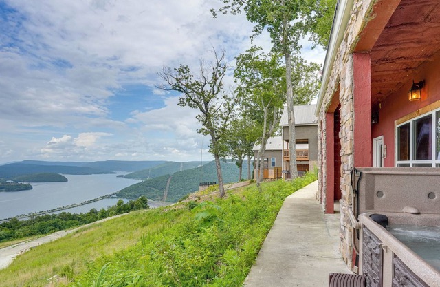 Bryant Cabin with Private Hot Tub!