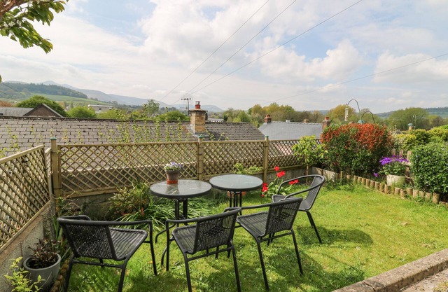 BRYCHEINIOG VIEW, family friendly, with a garden in Brecon