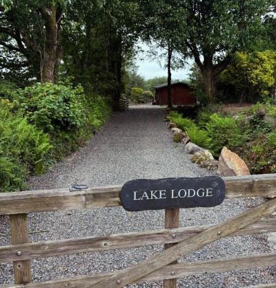 Brynmeini Lake Lodge