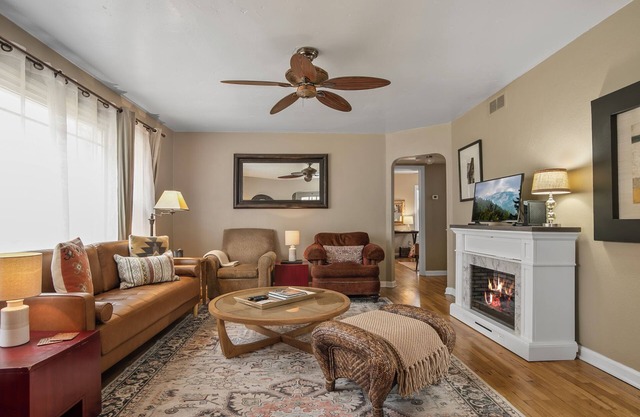 BSU Boise Bungalow/Pet Friendly/Private Backyard