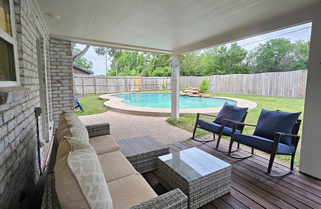 Bubbling Pool Housen