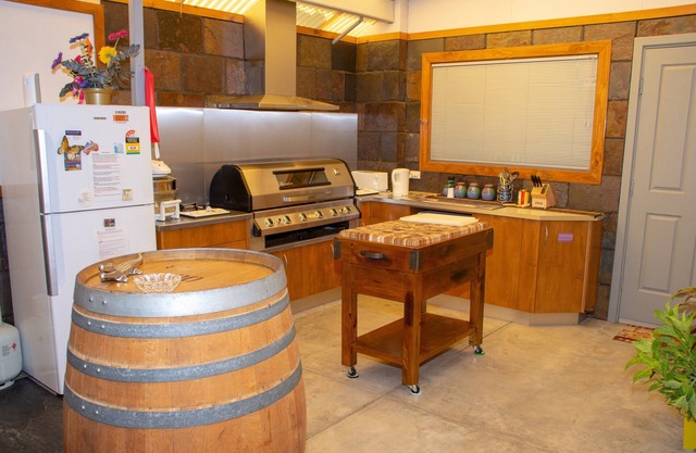 Budget Bed & Bath - sleeps 5 -6 people. Great budget accommodation for stop ove