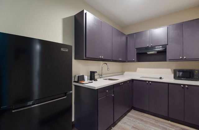 Budget-Friendly Room w/Kitchenette | Right off Highway 6, Near Galveston Beach