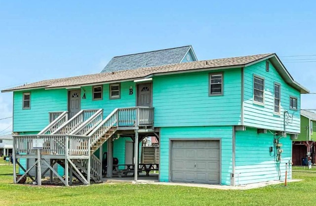 Budget Friendly Beach Pad for Sand, Surf, Fishing!