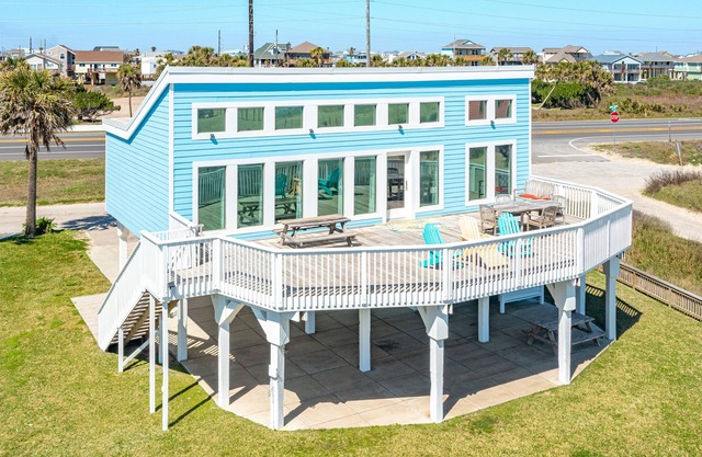 Budget & Pet Friendly Beachfront Home - Great for Couples or Small Families