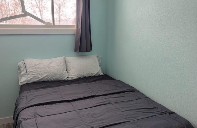 Budget Room for rent in my single house