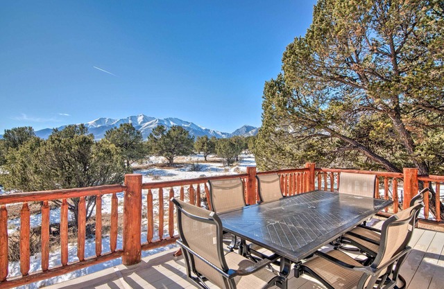 Buena Vista Oasis w/Mtn Views, 3 Mi to Dtwn!