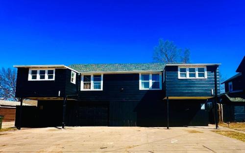 Buffalo & Bourbon-1 Bed1 Bath Private Condo