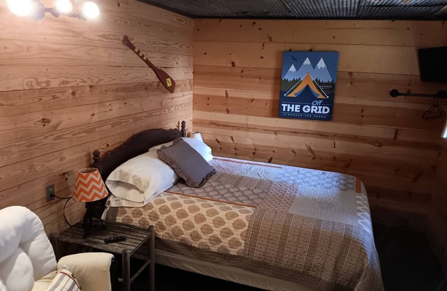 Buffalo Camp 2 - Couples Cabin MINUTES to BufPt or Dillards