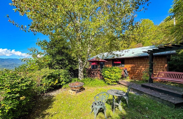 Buffalo Creek Guest Cottage - Bryson City | Close to town - Motorcycle Friendly