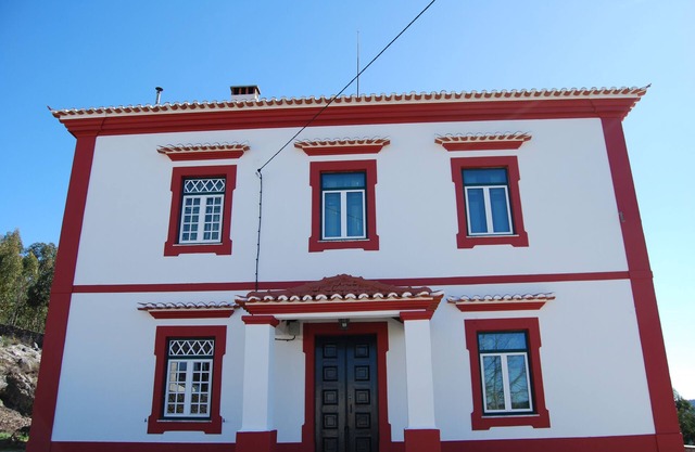 Building in Almond