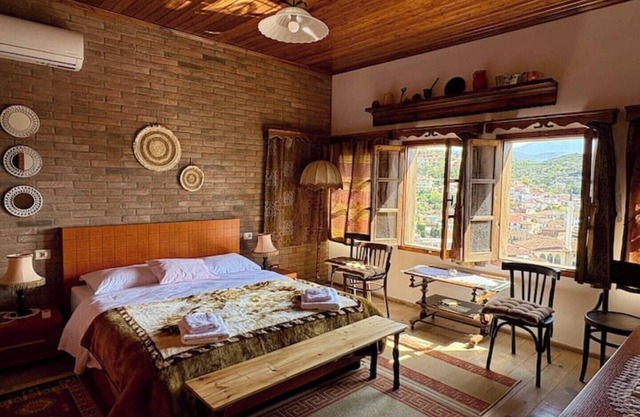 Built 18 Century/Garden Villa/Central/Mountain view/2KingBed/Full Kitchen