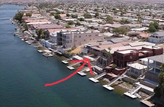 Bullhead City, Waterfront Snowbird Special. nRecently renovated.