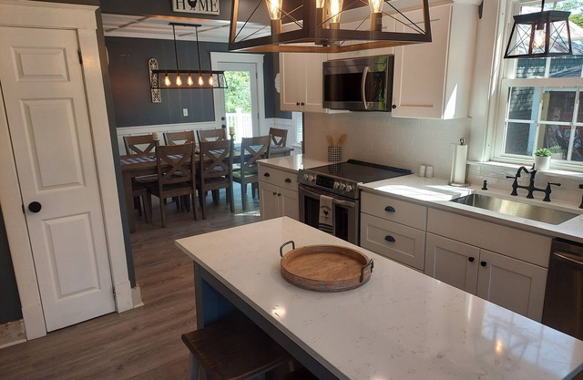 Bullseye modern farm house 15 minutes to Ogunquit.n