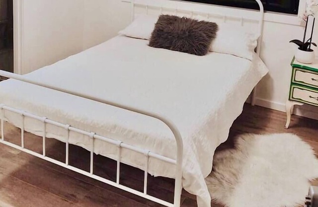 Bundoora 1 Bedroom with private bathroom