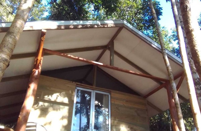 Bungalow with a Mountain view and waterfalls tours in Platanillo de Baru