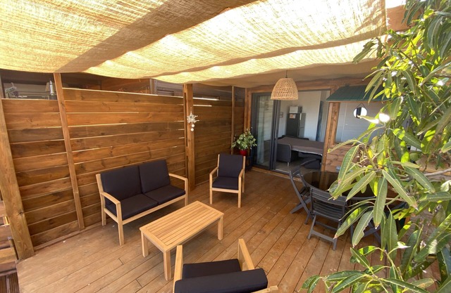 Bungalow 300m walk from the beach