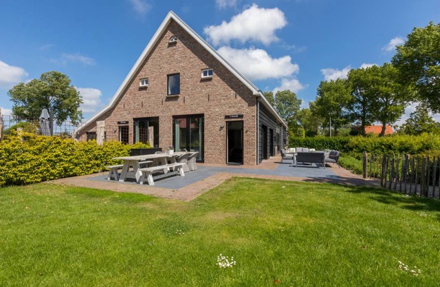 Bungalow ∙ 4 bedrooms ∙ 8 guests