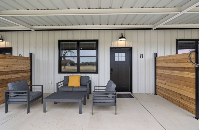 Bungalow 8 @ Barndo Bungalows