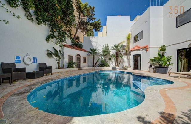 Bungalow home with Stunning Pool Area in St'Julian