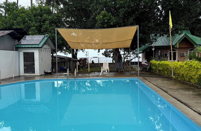 Bungalow house by the shoreline best for group of friends or family vacation.