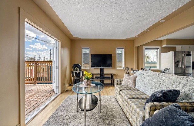 Bungalow in Inglewood, Calgary, Near the Bow River
