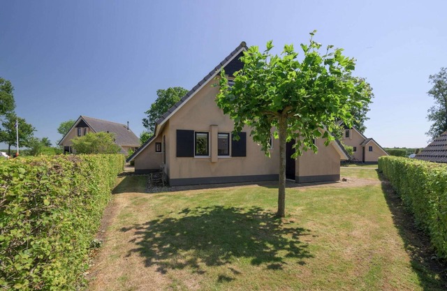 Bungalow in Sondel near Slotermeer Lake