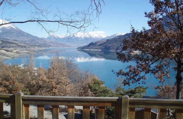 Bungalow on the shores of Lac de Serre-Ponçon, very well heated in winter