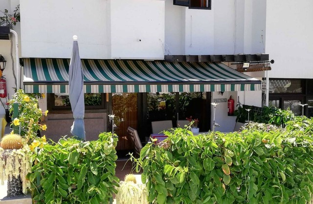 Bungalow semi-detached in the center of Puerto Rico Urbanization