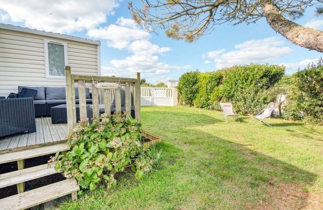 Bungalow, terrace, garden, 200m from the beach, by Groom*.